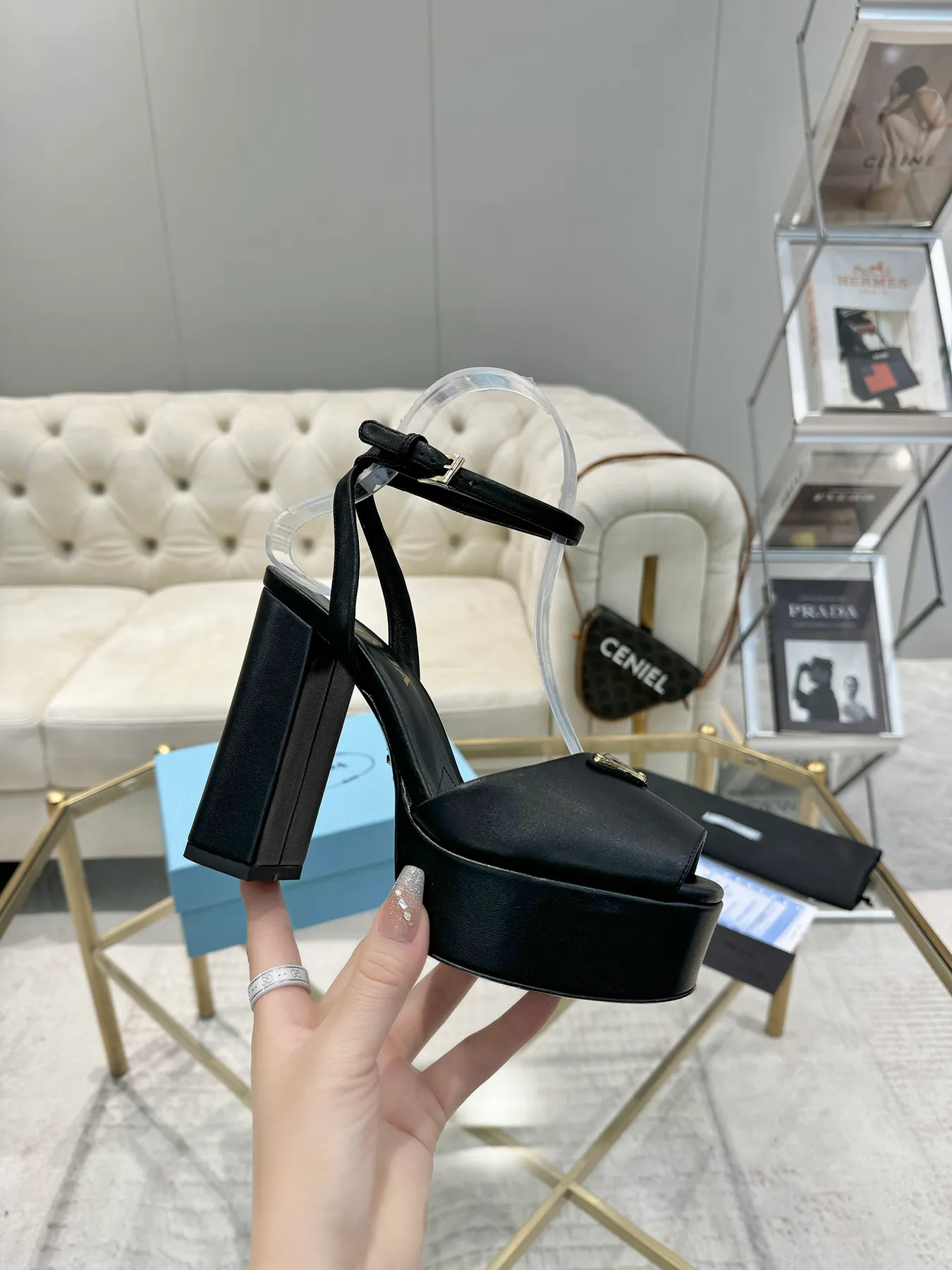 👟👟Ex-factory price 600👟👟 (imitation leather bottom-20) New arrival 👉Ready stock👈Remove the original board and make a 1:1 replica‼ ️The highest version ✅ Prada's early spring catwalk hot style 😘The latest spring style Thick heel square toe water platform series (genuine leather outsole) (simulated leather sole) A must-have for goddesses The upper and the feet are super beautiful 👉The upper is made of imported original calfskin, soft and textured, lining + foot pads, imported sheepskin lining, breathable and comfortable, private model water platform, heel, water platform 4M, heel height 13M Code number 35M-39M (34 40 41 42 customized, non-refundable and non-exchangeable)